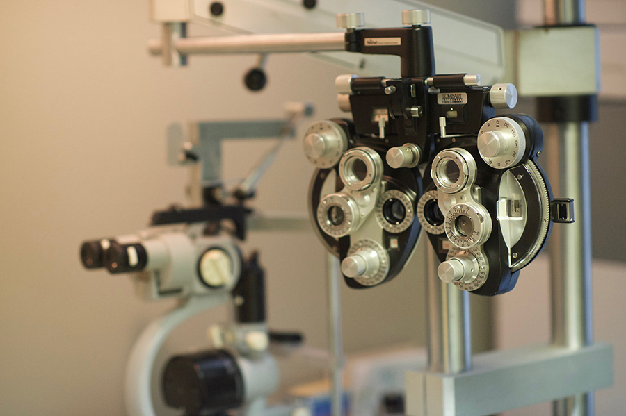 Comprehensive-Eye-Exam-equipment-2481611424